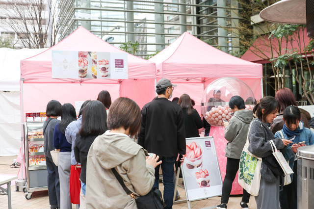 『SAKURA FES NIHONBASHI 2026』日本橋パフェス会場内【撮影／平木昌宏】
