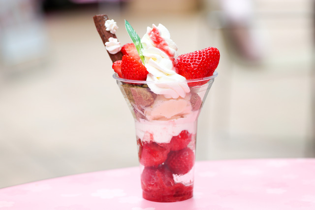 「ごろごろあまおうと抹茶のパフェ」2,000円【撮影／平木昌宏】