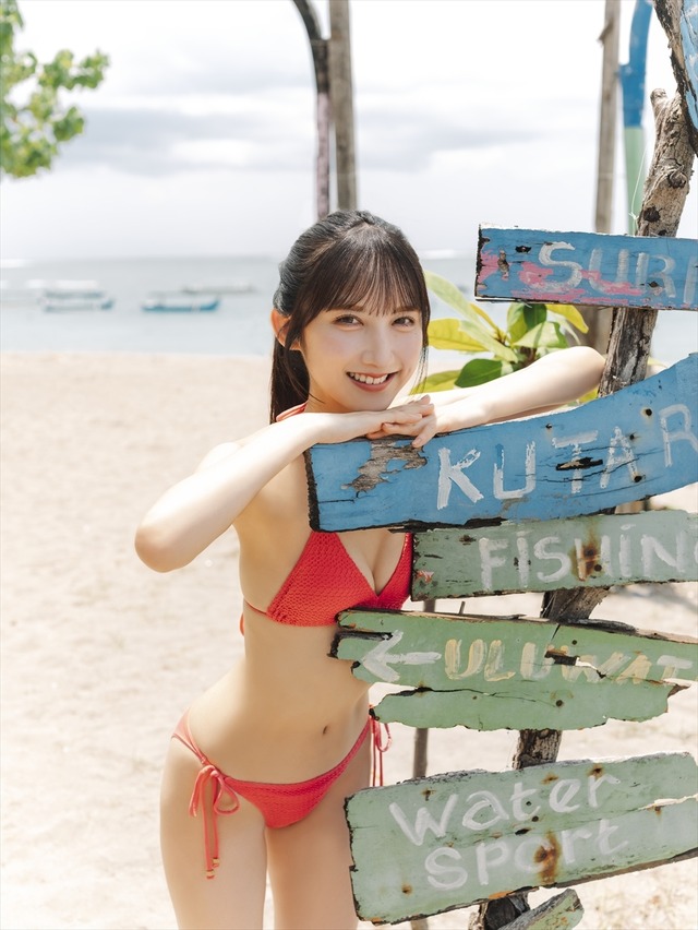 先行カット／AKB48・長友彩海1st写真集『予定外の瞳』(C)KADOKAWA(C)DH PHOTO/下田直樹