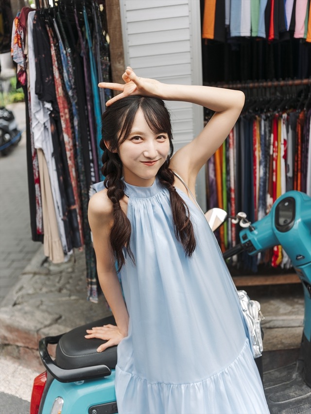 先行カット／AKB48・長友彩海1st写真集『予定外の瞳』(C)KADOKAWA(C)DH PHOTO/下田直樹