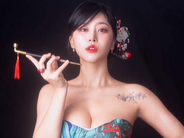 イジメ・避妊拒否・DV、そして降りてきた神…“ムーダン”ノ・スルビの壮絶半生、Disney+番組出演で話題に