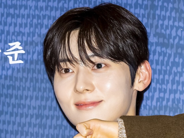 ファン・ミンヒョン、日韓のファッション誌表紙を飾る！Wanna One再結成は「皆社会の厳しさを…」