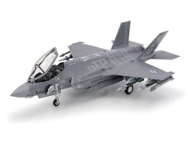 Ｆ-35は、アメリカのロッキード・マーティン社が開発したステルス戦闘機で、Ａタイプ、Ｂタイプ、Ｃタイプがある。このうち航空自衛隊が導入しているのが、Ｆ-35ＡとＦ-35Ｂだ。見た目はうり二つだが、さて、どこが違うのだろう?