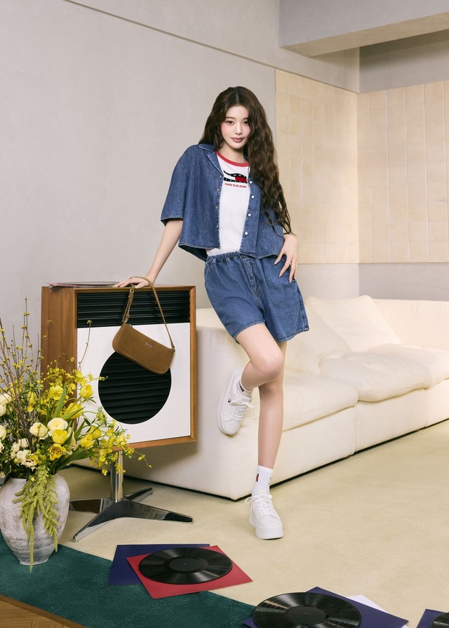 トミー ヒルフィガー、IVE チャン・ウォニョンを2026年春キャンペーンの顔に