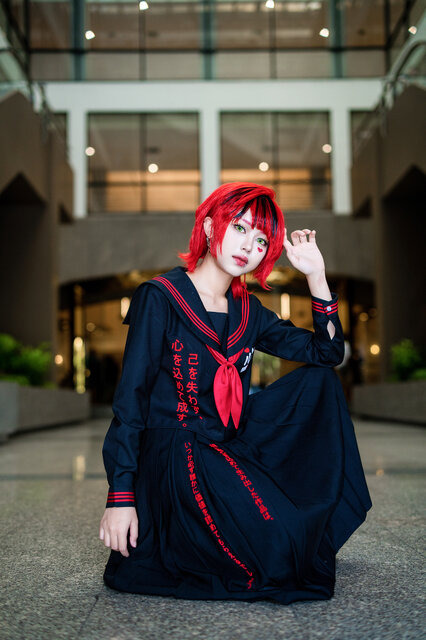 同イベントマスコットキャラ「愛ちゃん」のコスプレをするステージMC