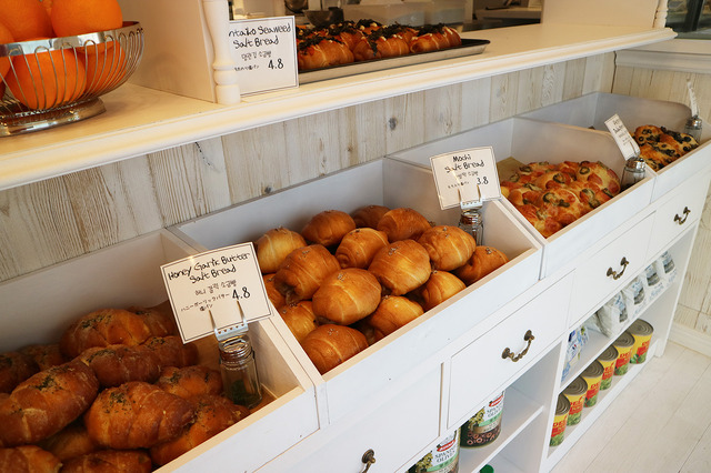 ずらりと並ぶ種類豊富なパンたち