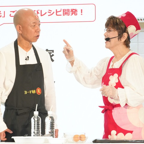 小峠英二、「ヨード卵・光」に激似！CM起用に平野レミ「何で？ツルツルだから？」 画像