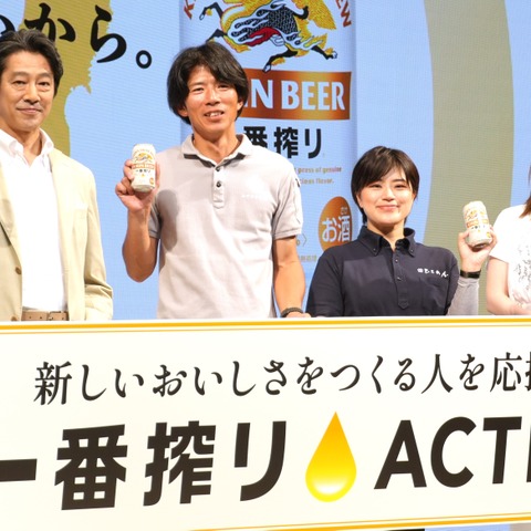 堤真一と小芝風花、塩むすびとウニの美味さに感激！ステージでビールで乾杯も 画像