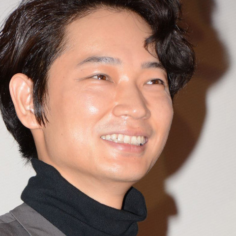 『コウノドリ』綾野剛、ドラマのオリジナルパーカーを俳優・スタッフ全員にプレゼント 画像