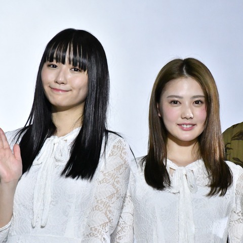 浅川梨奈は「“かまってちゃん”でかわいい」、共演の北香那が暴露! 画像