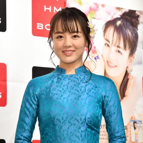 伊原六花、二十歳の誕生日に写真集発売イベント!オーダーメイドのアオザイ姿で登場 画像