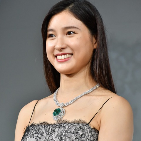 土屋太鳳、“5億円”相当の豪華ジュエリーを身に着け「夢みたい！」 画像