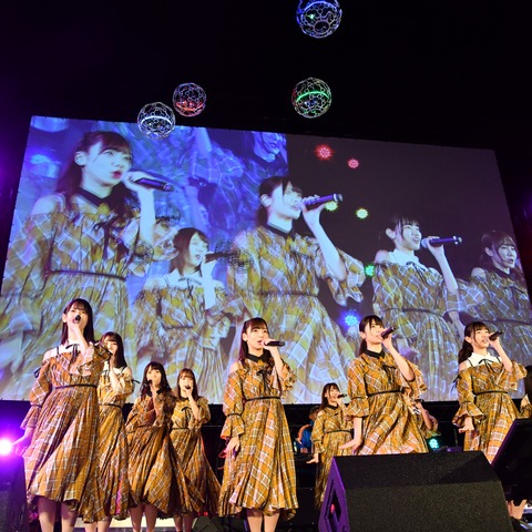 日向坂46がライブでドローンとコラボ!齊藤京子はドローンにラーメンの出前を期待!? 画像