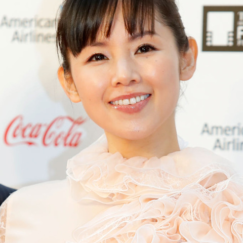 小西真奈美、草彅剛を絶賛!つかこうへいとの秘話も明かす 画像