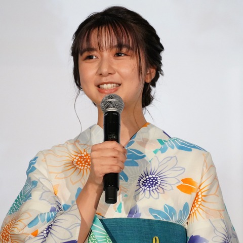 上白石萌歌、高校時代は自転車と一心同体!「何回も、転んで血まみれに」 画像