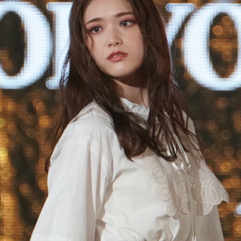 【TGC2021】松村沙友理、TGC終盤で圧巻のウォーキングを披露 画像