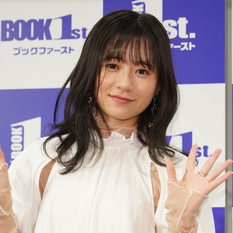 伊藤萌々香、初のランジェリー撮影は夜の屋外 「不審者と思われないか不安でした(笑)」 画像