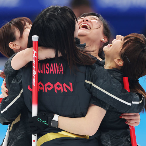 日本カーリング女子、五輪で史上初の決勝進出!銀メダル以上は確定! 画像