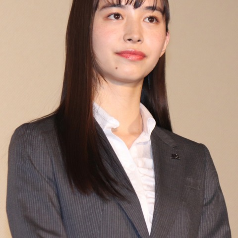井桁弘恵、 『仮面ライダー』バルキリーの変身ポーズ披露!ネット感動「お宝映像です」 画像