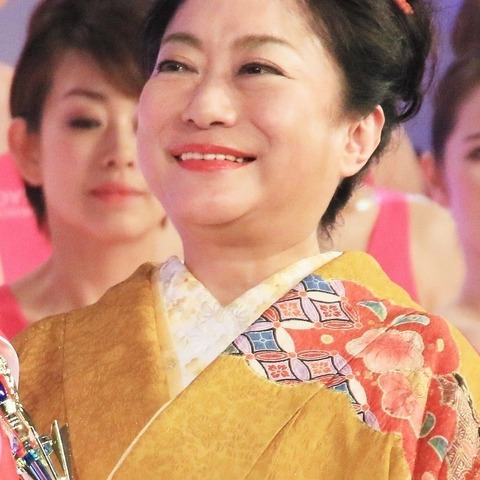 山村紅葉、トリックの実験台に!?ミステリー小説家の母との驚きの生活 画像