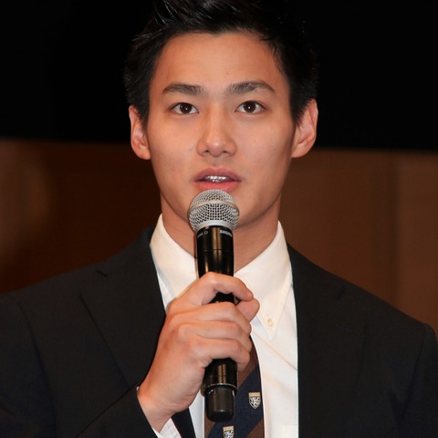 野村周平、本気のベッドシーンで「前貼り」外れる珍事 フット後藤びっくり「野村が超えてくる!?」 画像