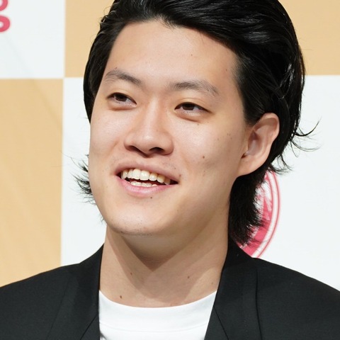 粗品、YouTubeで快挙!個人チャンネルでも登録者100万人突破! 画像