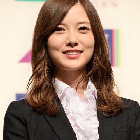白石麻衣に1日密着!食事や筋トレ、制服姿…魅力満載の動画にファン歓喜! 画像