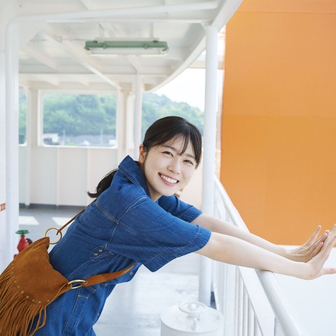 日向坂46・丹生明里、1st写真集は「ザ・女の子」!「チョー可愛い水着」もアピール 画像