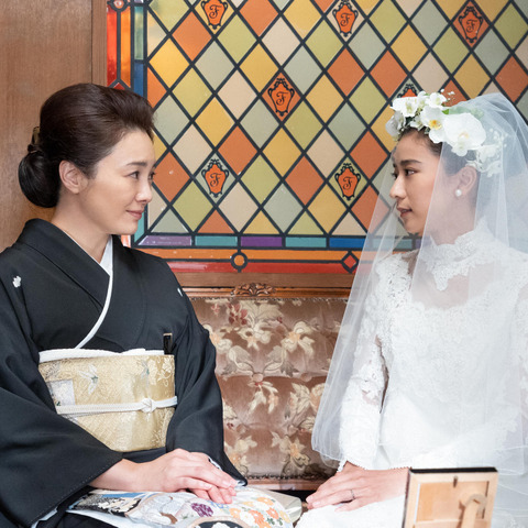暢子、純白のウェディングドレス姿!亡き賢三に結婚報告「お父ちゃん…」 画像