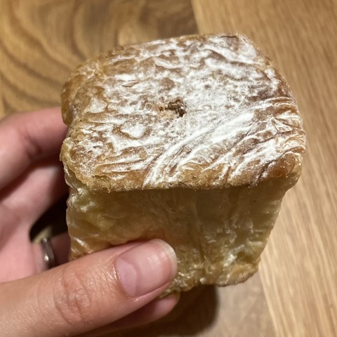 【実食】ファミマ新スイーツ!冷やして食べるデニッシュキューブ、その美味しさは!? 画像