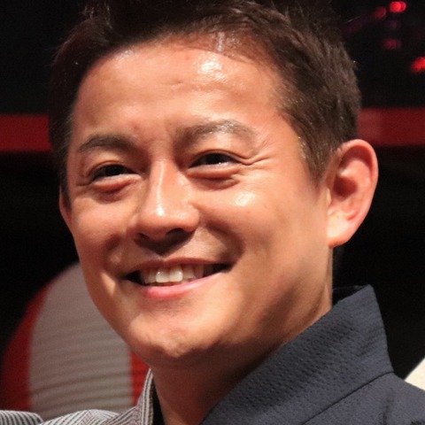 スビードワゴン井戸田、19歳年下のモデル妻とYouTubeに出演し結婚を報告「晴れて夫婦になりました」 画像