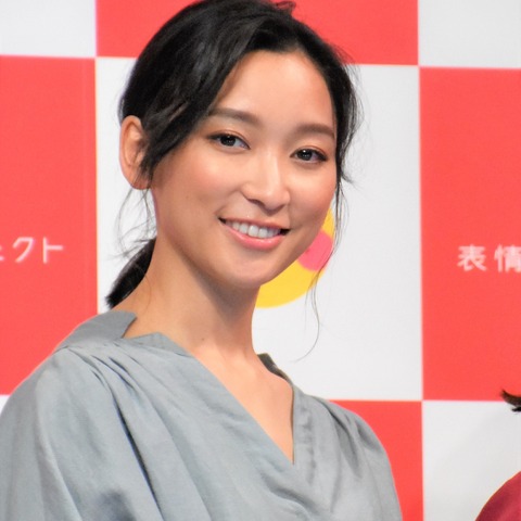 杏、夜のパリを散策!光輝くセーヌ川やルーヴル美術館を紹介 画像