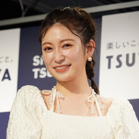 吉田朱里がメイク本出版!NMB48加入後、まわりの可愛さに圧倒されて「どうしよう…」 画像