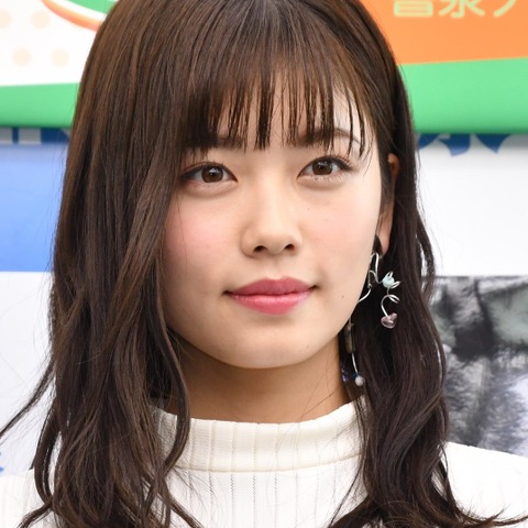 小芝風花、親友と進める色気アップ計画!特にお尻を… 画像