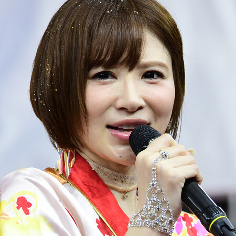 手島優、YouTubeで結婚報告「私、キレイになってる!」と大ノロケ 画像