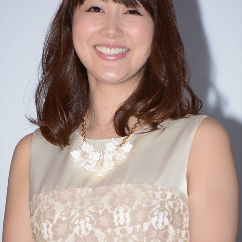 安めぐみ、苦手だったグラビア撮影は「畳で水着」「どうしてもエッチな気がする」 画像