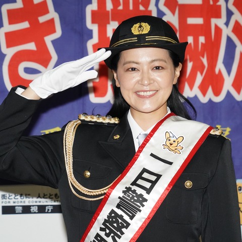 黒谷友香が「一日警察署長」就任、5回目にして初の黒制服に感動! 画像