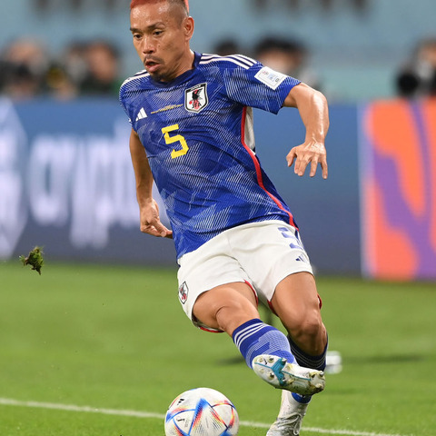 長友佑都、サッカーW杯初戦で金髪から“赤髪”にチェンジ!裏側を吉田麻也が明かす 画像