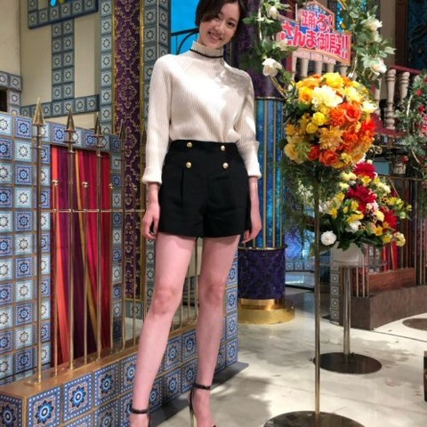 元タカラジェンヌ・吉田莉々加の美脚をスタジオカメラが激写!出演者が総ツッコミ 画像