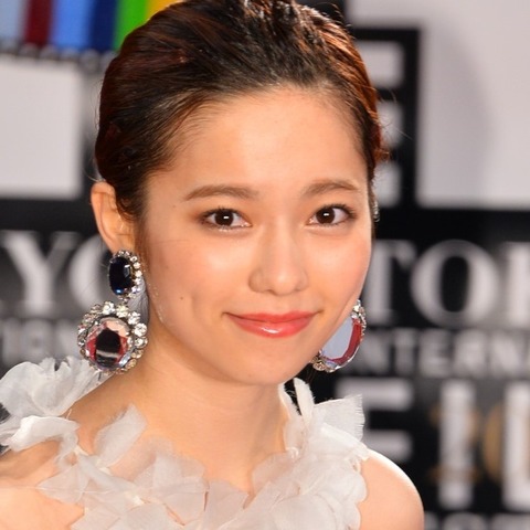 島崎遥香、CHANEL爆買いを報告!だが大事なアイテムを愛犬に噛まれ… 画像