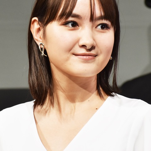 葵わかな、飲み屋で知り合ったおじさんとホームパーティー 画像