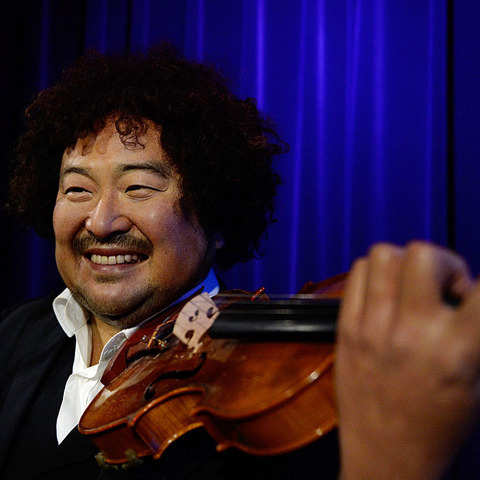 葉加瀬太郎、娘と『情熱大陸』テーマ曲をテレビ初演奏! 画像