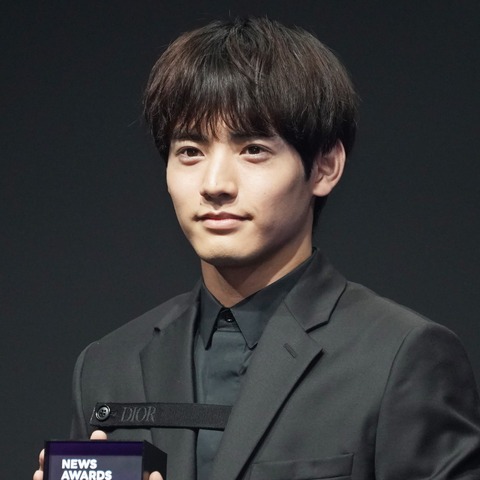 “貴司”役の赤楚衛二、『舞いあがれ!』告白直後のスタジオ出演で大照れ「恥ずかしい」 画像