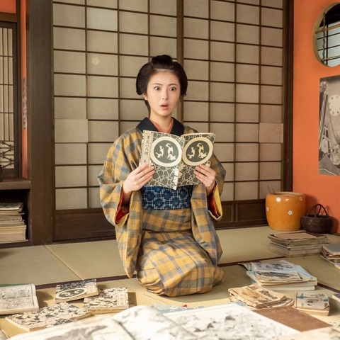『里見八犬伝』に身もだえする寿恵子が話題!『らんまん』第30話 画像
