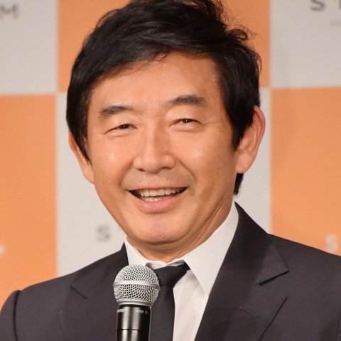 石田純一、謝罪「この間、寒すぎて靴下履いちゃってました」 画像