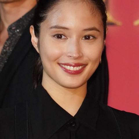 広瀬アリス、安藤政信を執拗に追いかけて質問攻め「キス上手いの?」 画像