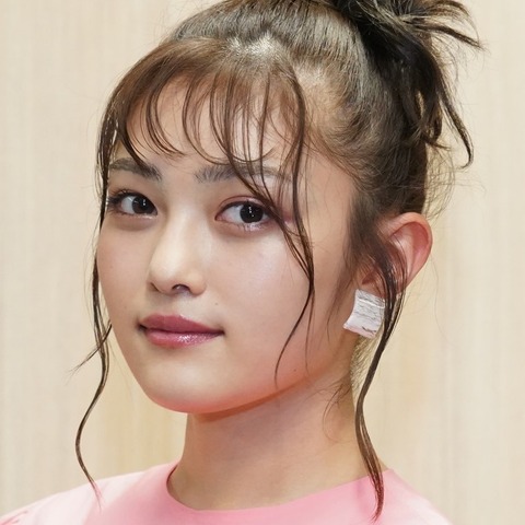井上咲楽、熱愛報道に回答!照れながらラブラブエピソード披露 画像