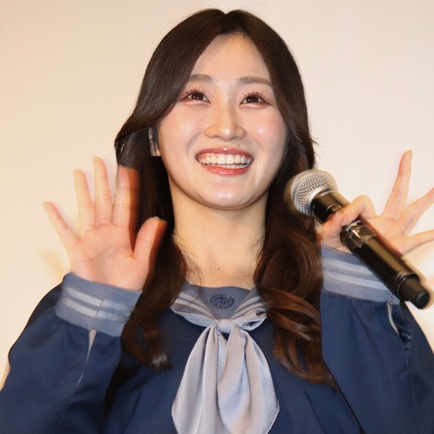日向坂46・潮紗理菜、卒業セレモニーの裏側公開! 画像