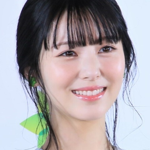浜辺美波、あいみょんの歌唱に涙止まらず 画像