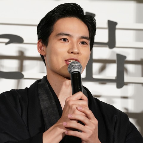 水上恒司、小雪の存在感に圧倒される「大木のように鎮座されている」 　 画像